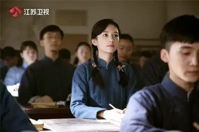 久在草视频剧照2